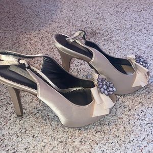 Simply Vera. Vera Wang Heels
